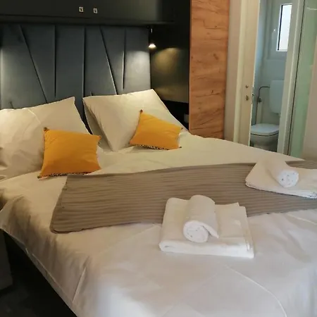 Camping Mobile Anamari Biograd Na Moru