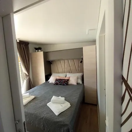 Mobile Anamari Biograd Na Moru