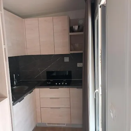 Mobile Anamari Biograd Na Moru