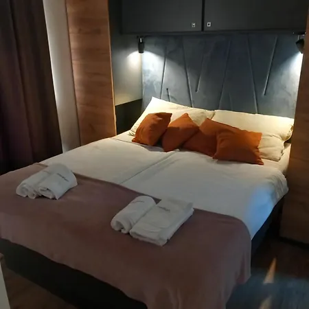 Mobile Anamari Biograd Na Moru