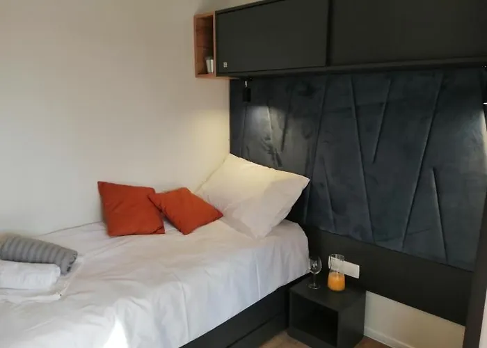 Mobile Anamari 비오그라드나모루