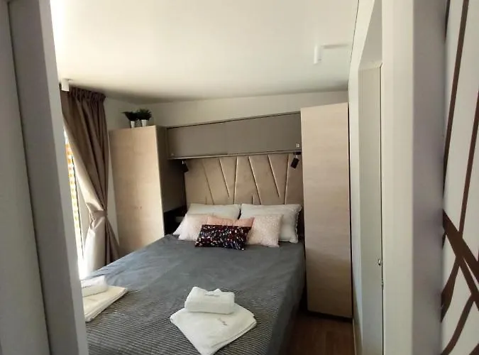 Mobile Anamari Biograd Na Moru