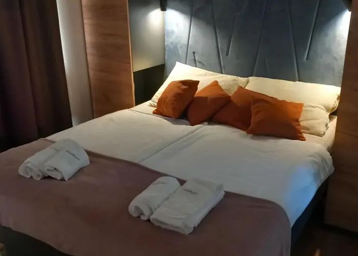 Mobile Anamari Biograd Na Moru